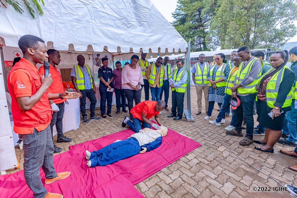 Rwanda Red Cross team shared tips on treatment of shortness of breath. 