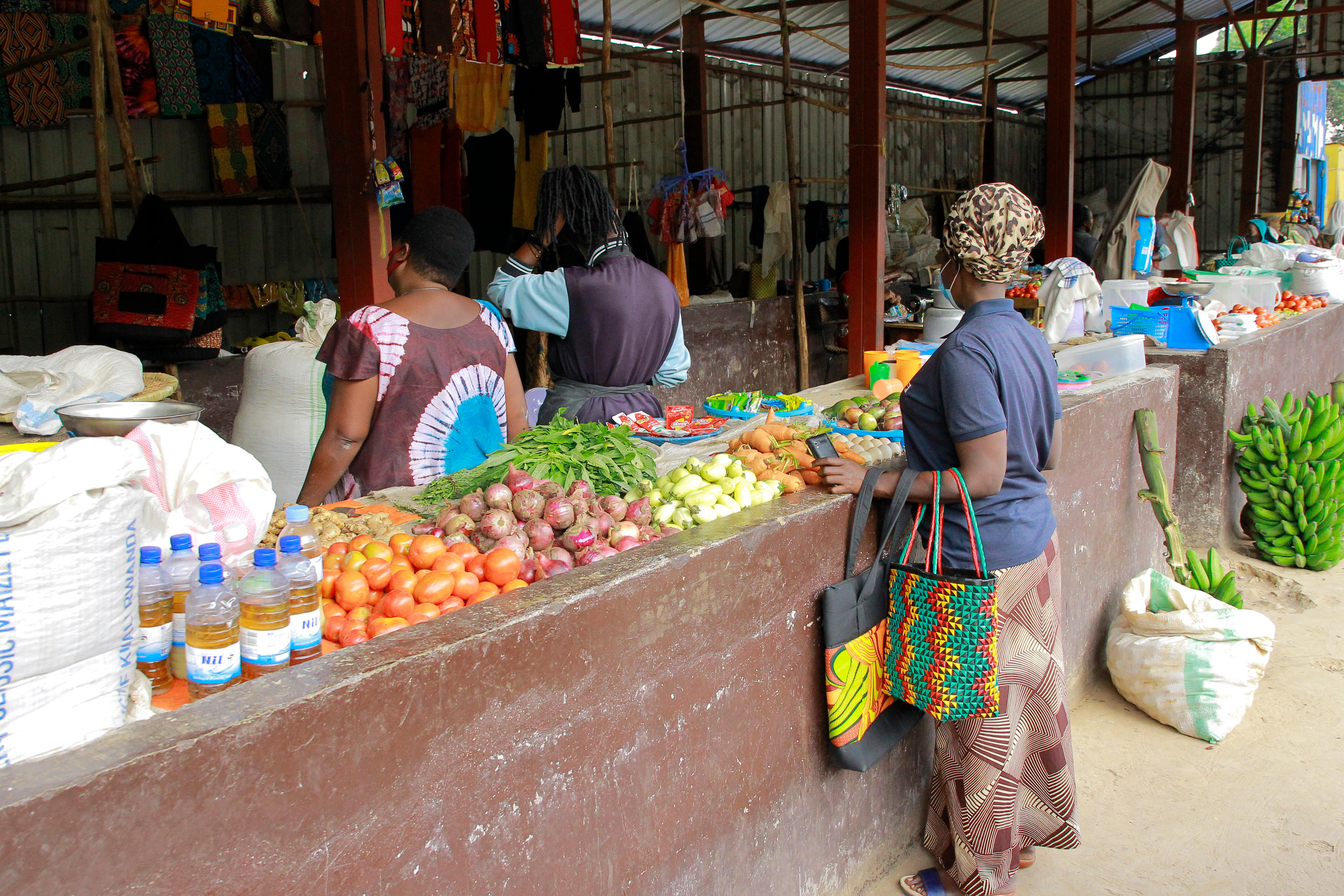 The Consumer Prices Index (CPI) report, released on Sunday, November 2024, shows that in October 2024, prices for food and non-alcoholic beverages decreased by 1% year-on-year but increased by 3.7% on a monthly basis.