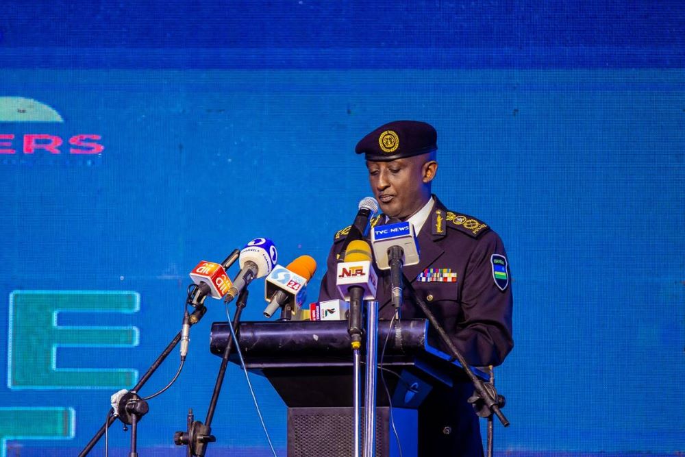 IGP Namuhoranye said that achieving internal security requires close cooperation and collaboration of security agencies and the public.