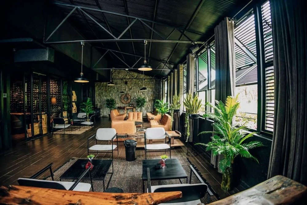 Located along the race route in Kimihurura, 14th Avenue Wine Bar and Restaurant expects its guests will enjoy front-row views of the cycling competition.