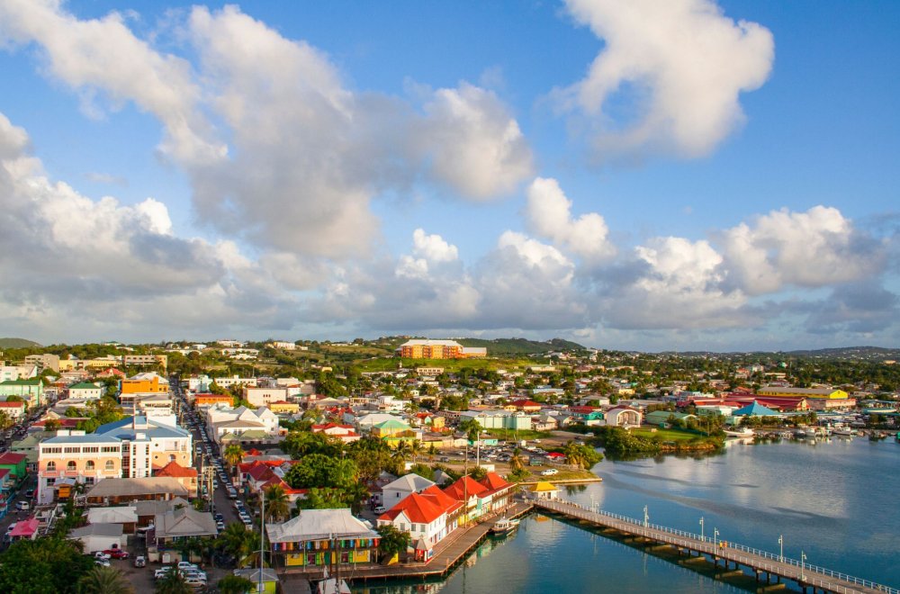 There are many small islands in Antigua and Barbuda.