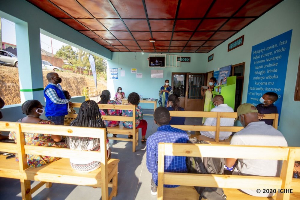 Patients have a place to sit while waiting for the medical services, and respect the social distance to avoid COVID-19