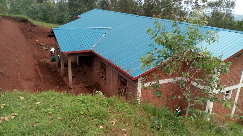 Teachers'  house construction has been pending for three years instead of taking one year