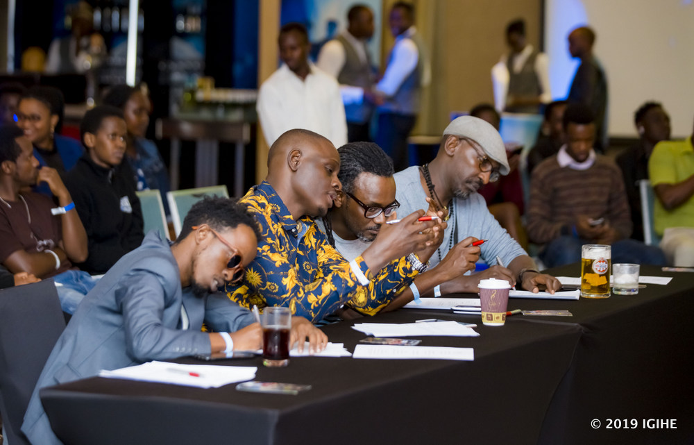 After all performances, the judges put together their marks, as well as the fan votes which contributed 40% to the decision