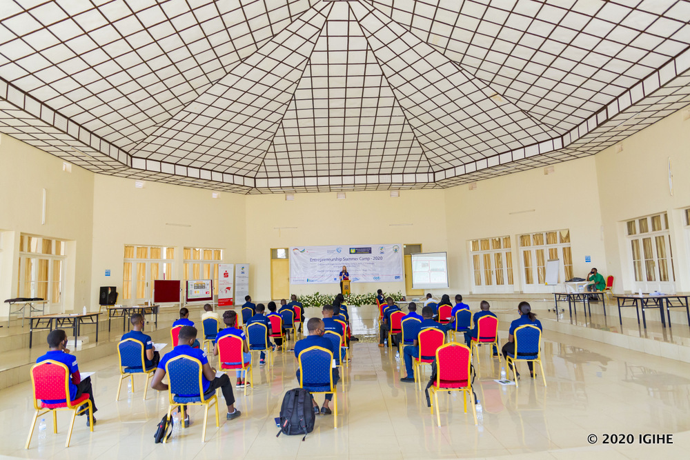 A two-week training course will be launched, which will train young people with projects or ideas that can generate profits, which will result in strong business establishments.