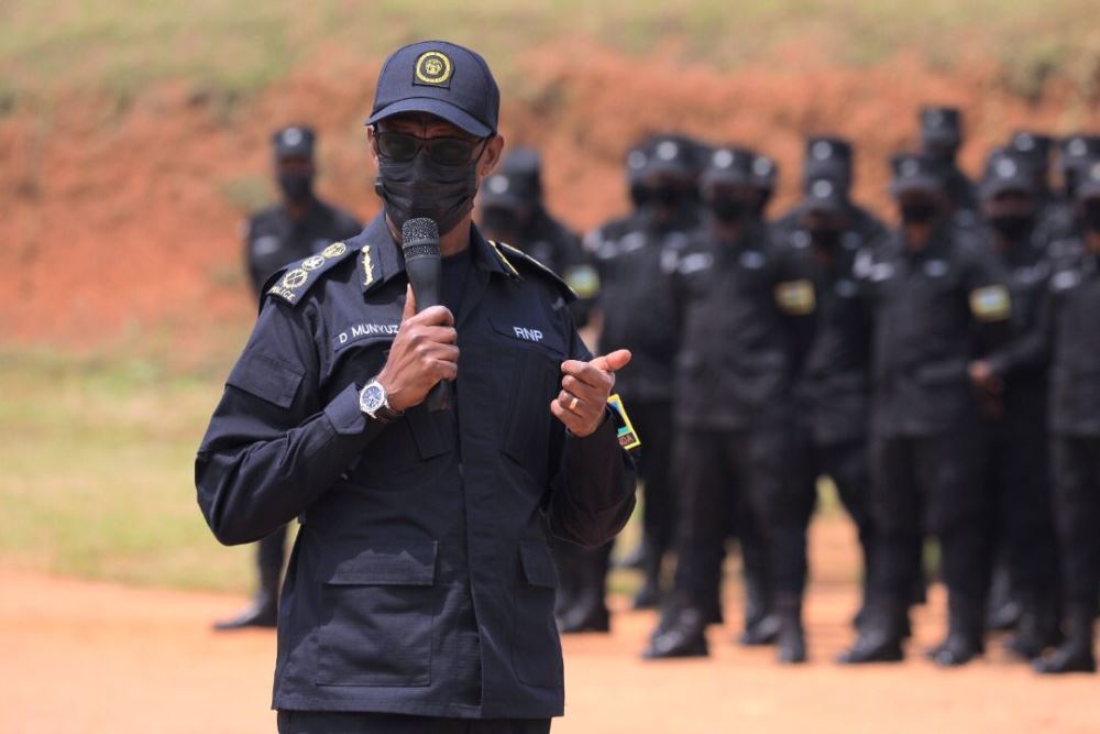 IGP Munyuza visited SIF unit headquarters in Kimironko on Sunday.  