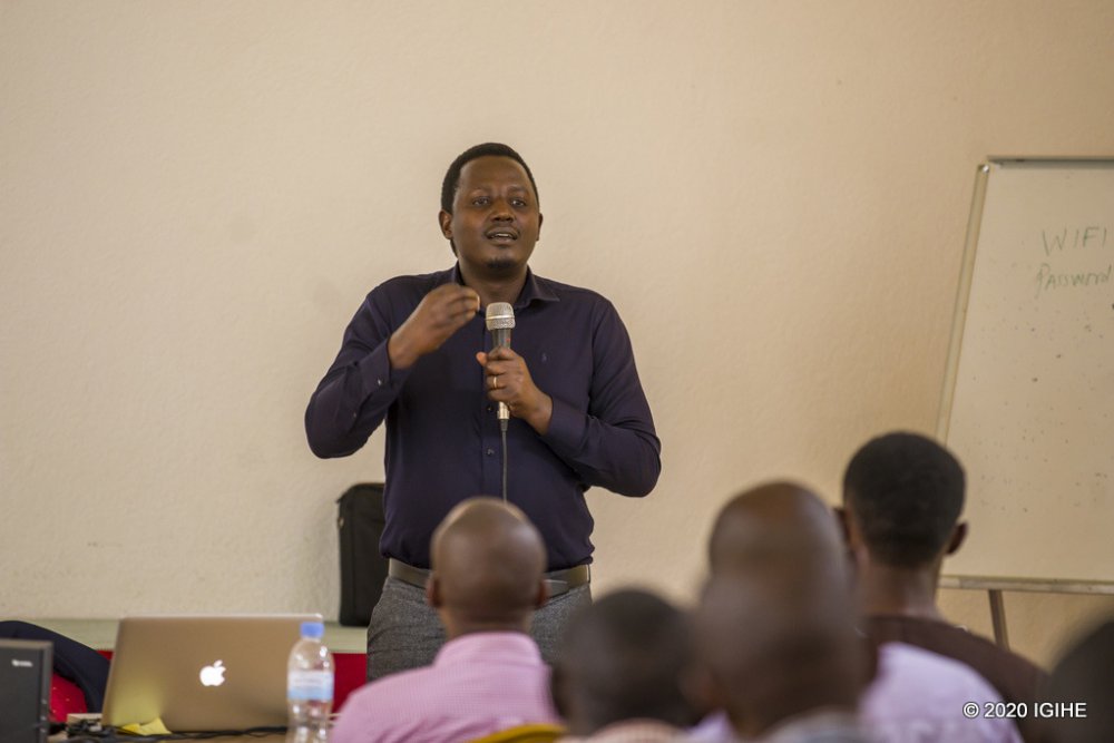  The National Institute for Information and Communication Technology (RISA) explained to entrepreneurs about the security of their accounts on the Light website.