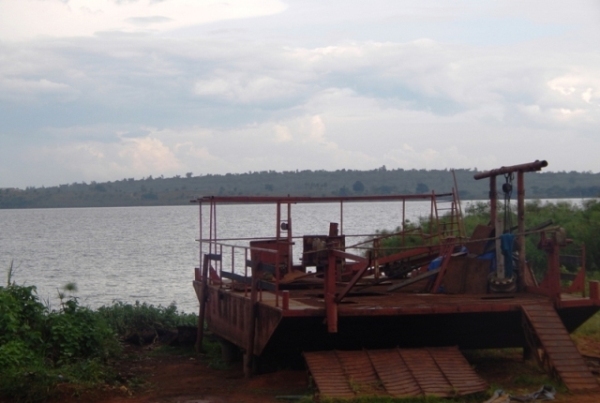 Mugesera lake shore