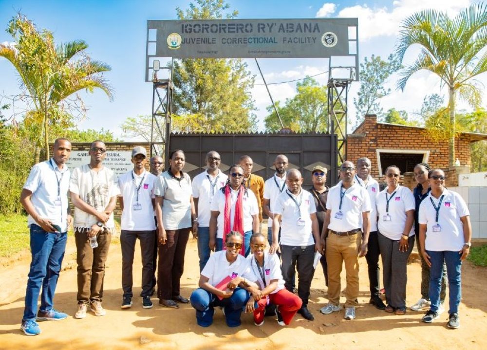 The students wrapped up the visit with a group photo with the staff of the Nyagatare Juvenile Rehabilitation Center as a memento.