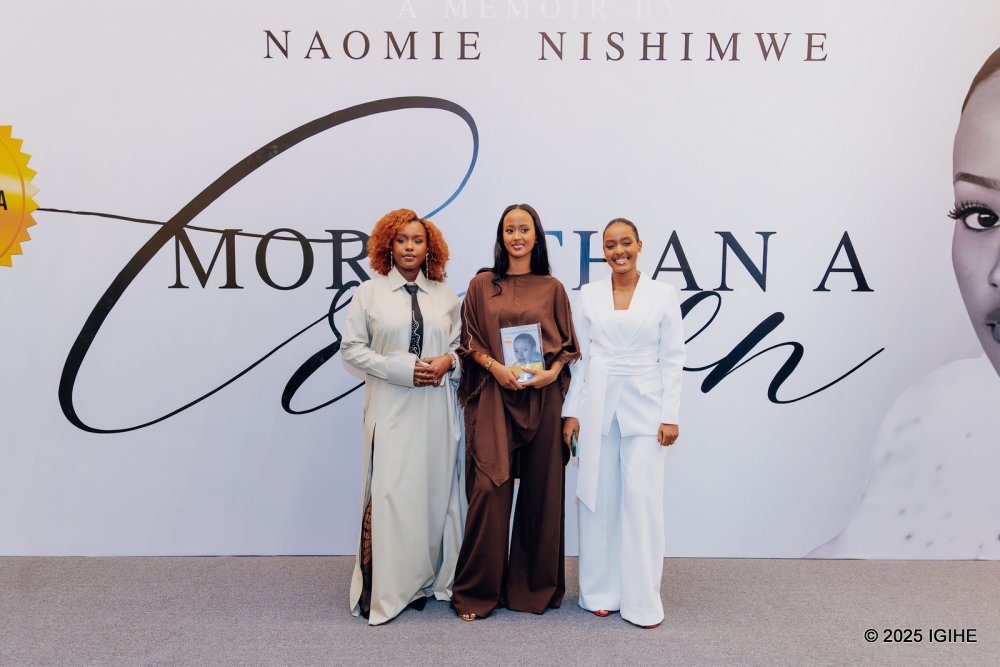 Miss Nishimwe Naomie took a photo with guests, including social media star The Keza and event organizer Kelly Uwineza.