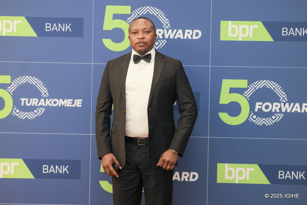Théoneste Kabahizi representing RABSCO Ltd stressed the need for investors to work with banks.