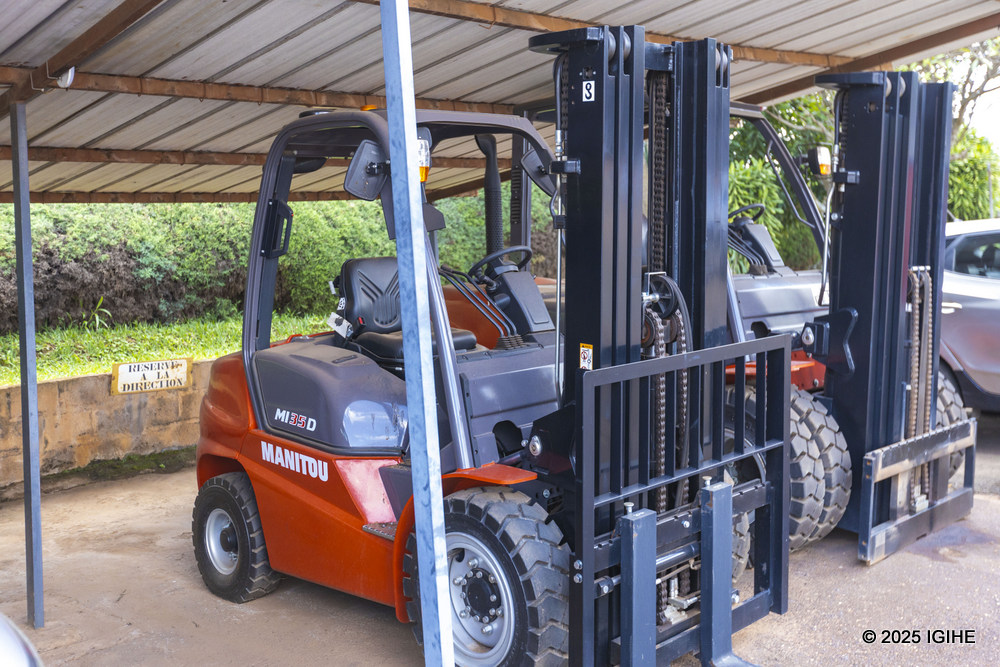 The company also leases folklifting machines mainly used by manufacturers. 