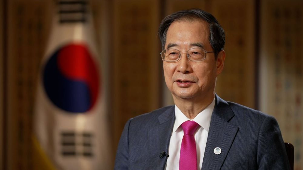 South Korea’s Constitutional Court reversed the impeachment of Prime Minister Han Duck-soo, reinstating him as acting president on Monday.