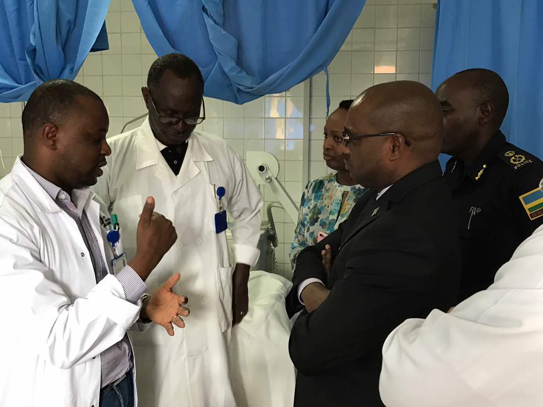 Kigali city Mayor Pascal Nyamulinda, the Permanent Secretary in MIGEPROF,  Nadine Gatsinzi and RNP Spokesperson ACP Theos Badege consult with Dr Theobald Hategekimana, head of CHUK and another doctor after visiting critically injured teenager in hospital.