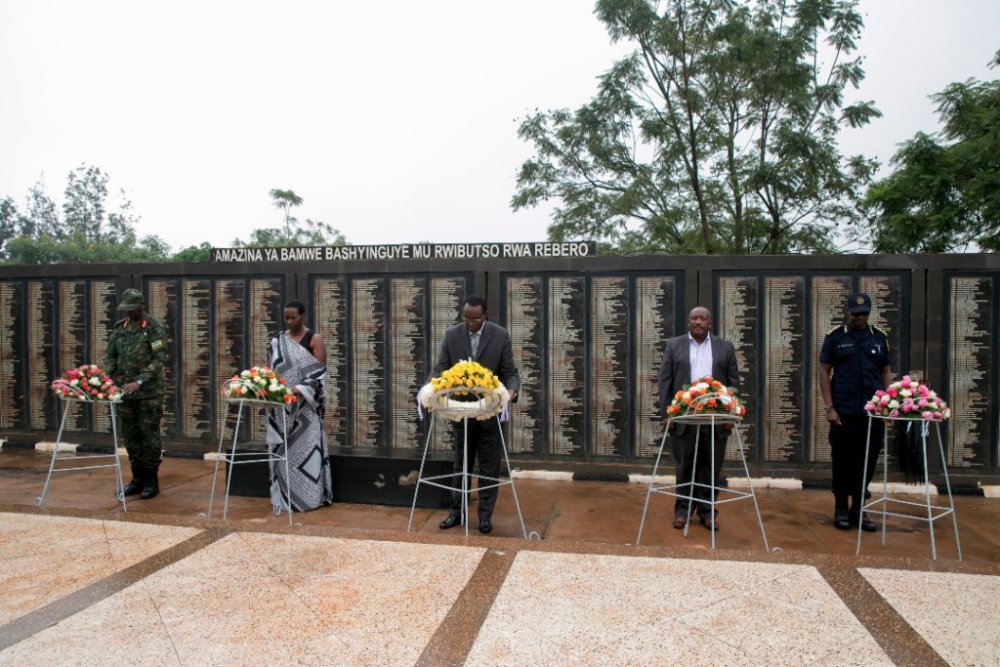 Different dignitaries lay wreaths at the graves of politicians slain during the 1994 genocide against the Tutsi