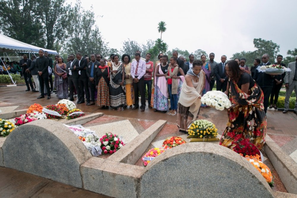 Families of deceased politicians lay wreaths to the graves.