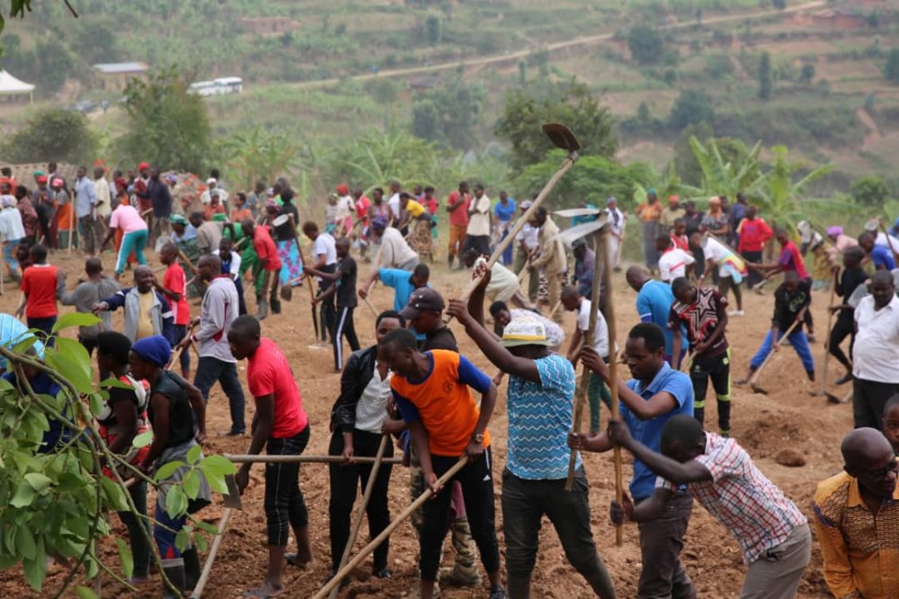 The youth from Nyamagabe district joined residents and officials in community work to grade the plot of land where eight classrooms will be constructed.
