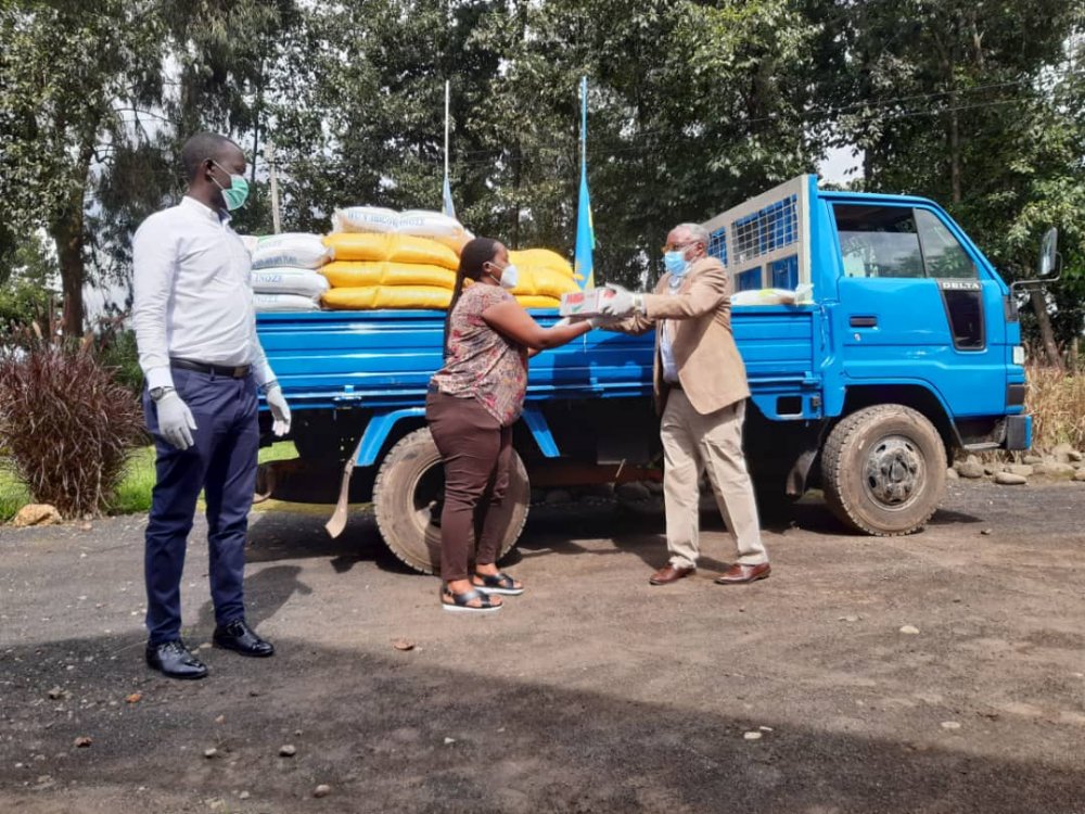 Up to 150 families in Kinigi, Nyange and Shingiro sectors in the Northern Province have received food donations including rice, maize flour as well as hygiene products, 