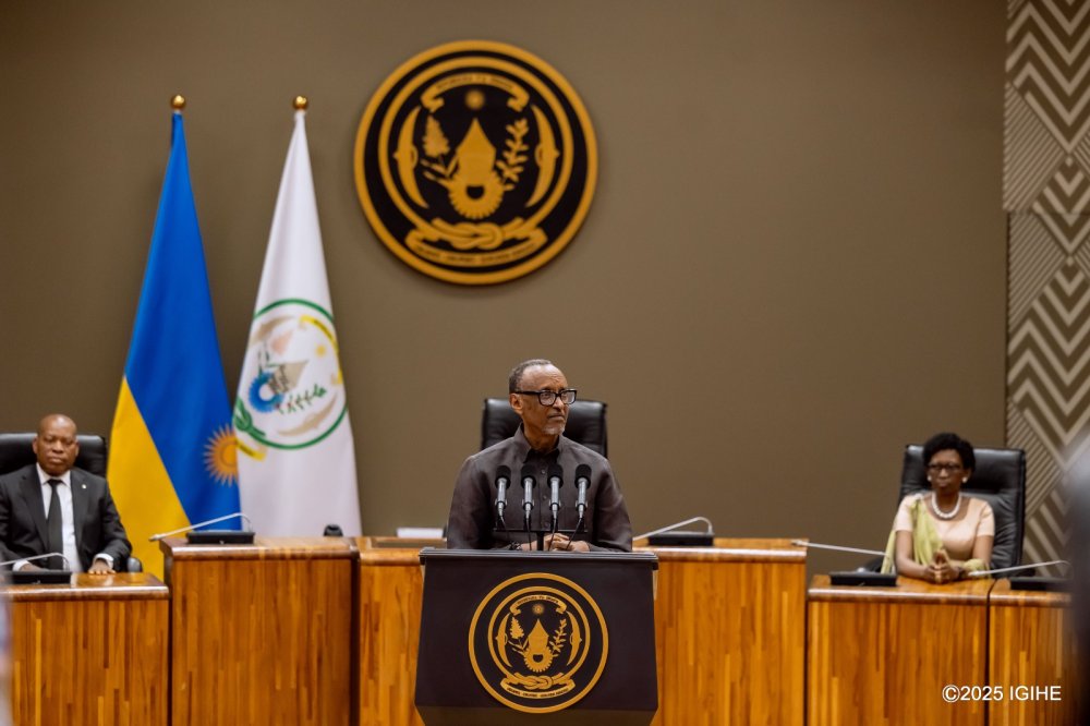 President Kagame has urged newly appointed officials to fully commit to their duties.