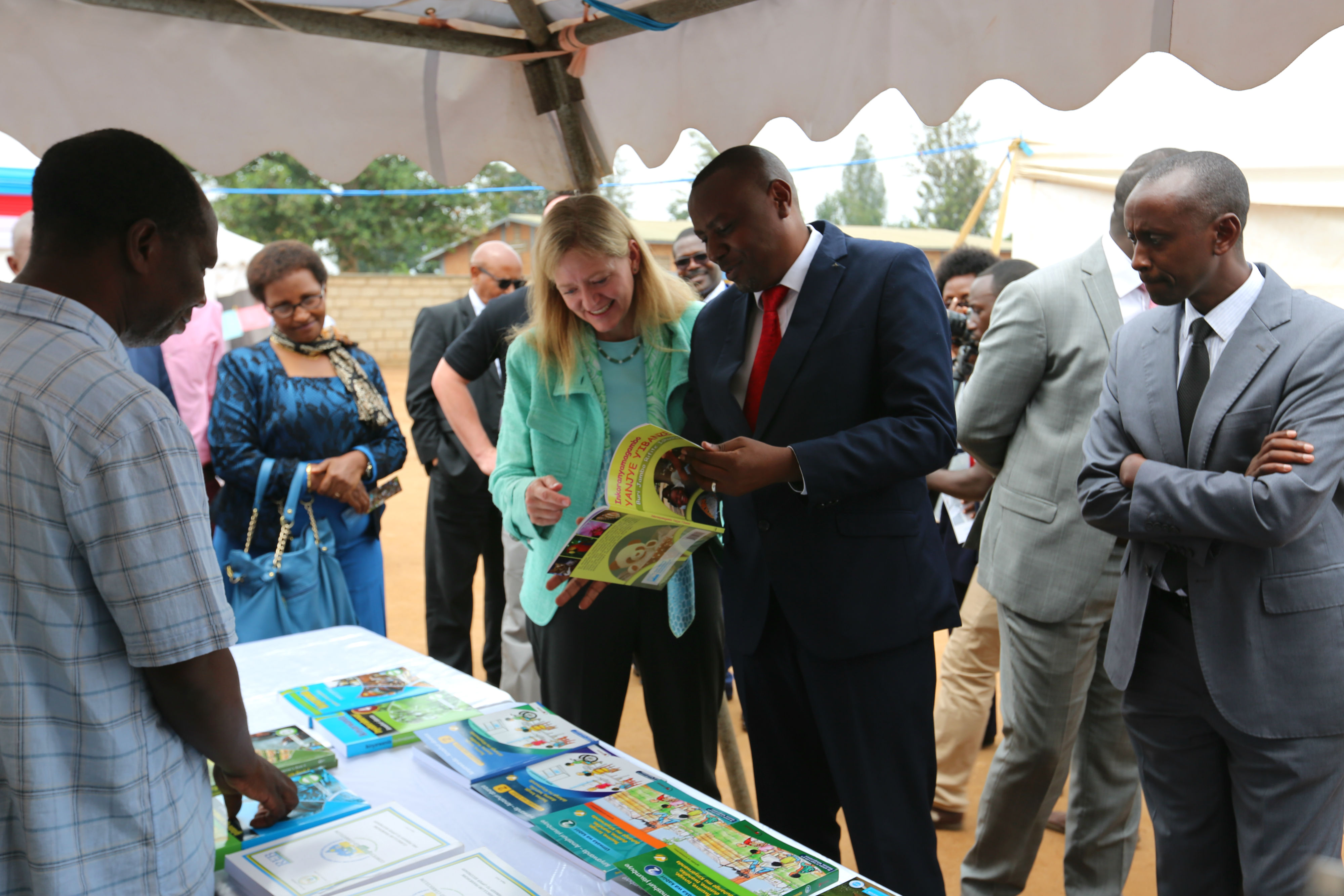 MINEDUC officials with the US ambassador to Rwanda, Erica J. Barks-Ruggles during the launch of Early Grade Reading Project yesterday at Groupe Scolaire Kinyinya.