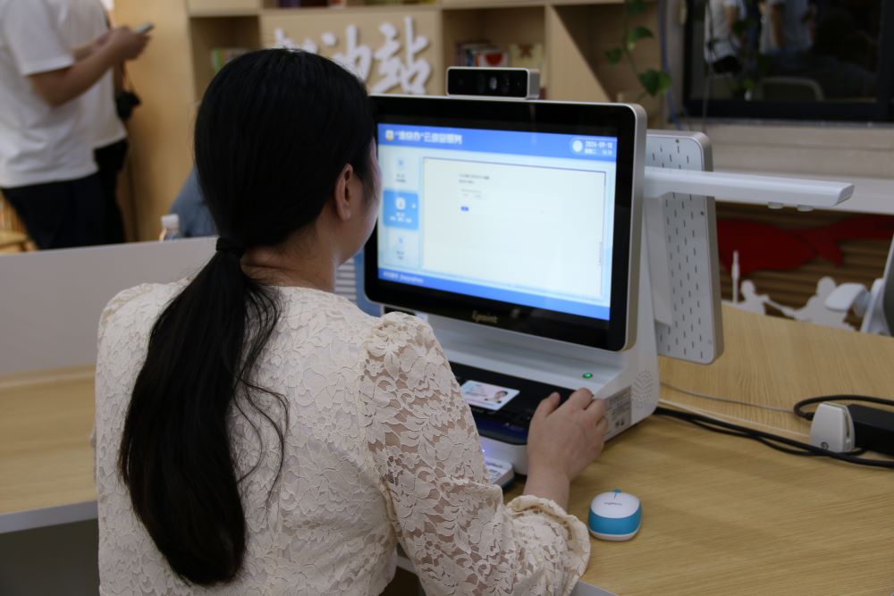 The community has a 24/7 intelligent station that delivers one-stop services for residents.