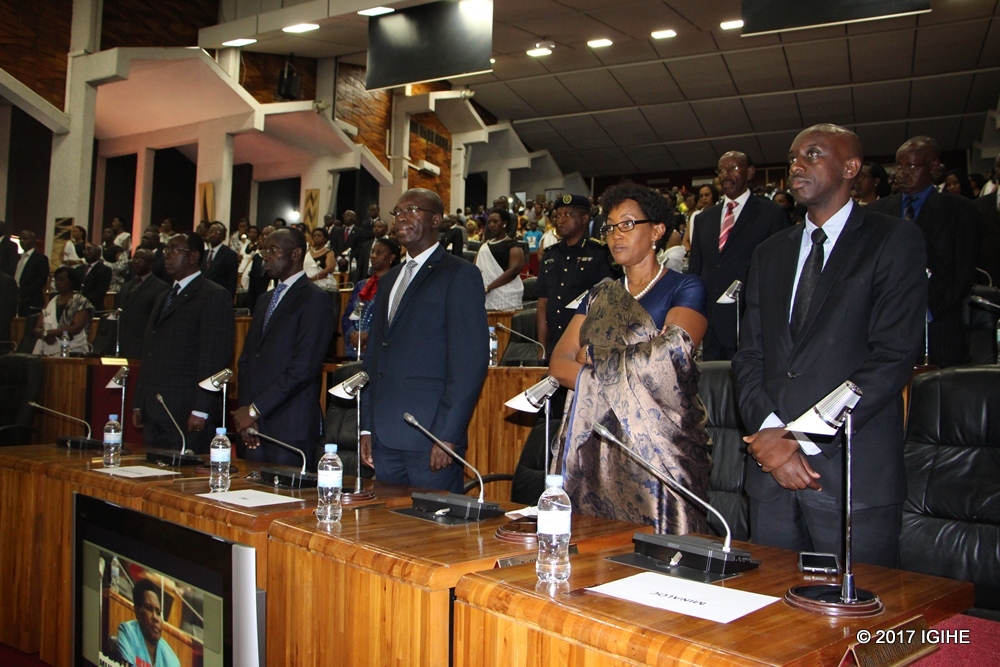 The Minister of Local Governemnt, Francis Kaboneka; Minister for Cabinet Affairsi, Stella Ford Mugabo; Prime Minister, Anastase Murekezi;the President of Supreme court, Sam Rugege and  Senate president,Bernard Makuza in parliament to bid farewell to late Mukayisenga.