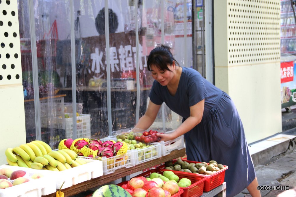 Chongqinghas a diverse array of produce, including pumpkins, noodles, salads, cucumbers, corn, watermelons, potatoes, sweet potatoes, taro roots, tomatoes, and a variety of cereals, among others.