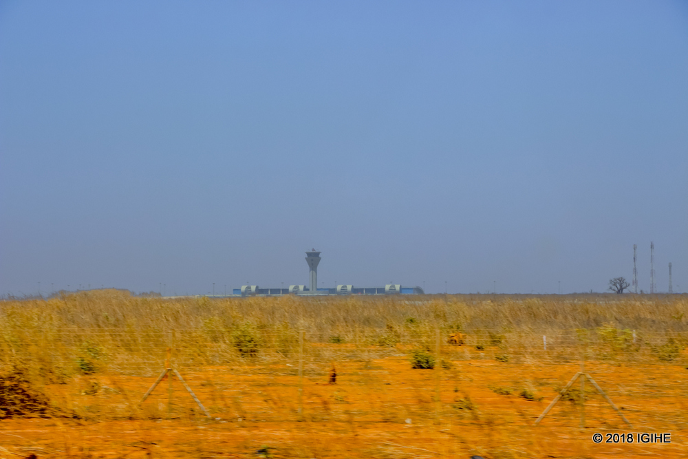 Senegal is a flat country, contrary to our land of a thousand hills. This road here leads to M'Bour, a place near the airport