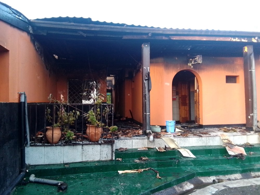 The response by the Fire and Rescue Brigade prevented the fire from spreading to other buildings within the hotel complex.
