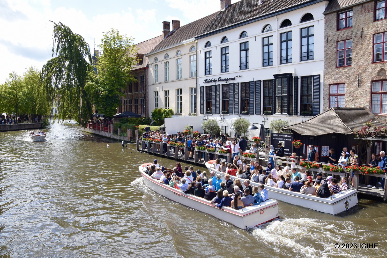 In Bruges, you can take a stroll with walking sticks to explore the beauty of the city or simply relax while enjoying a cup of coffee or a Belgian beer.