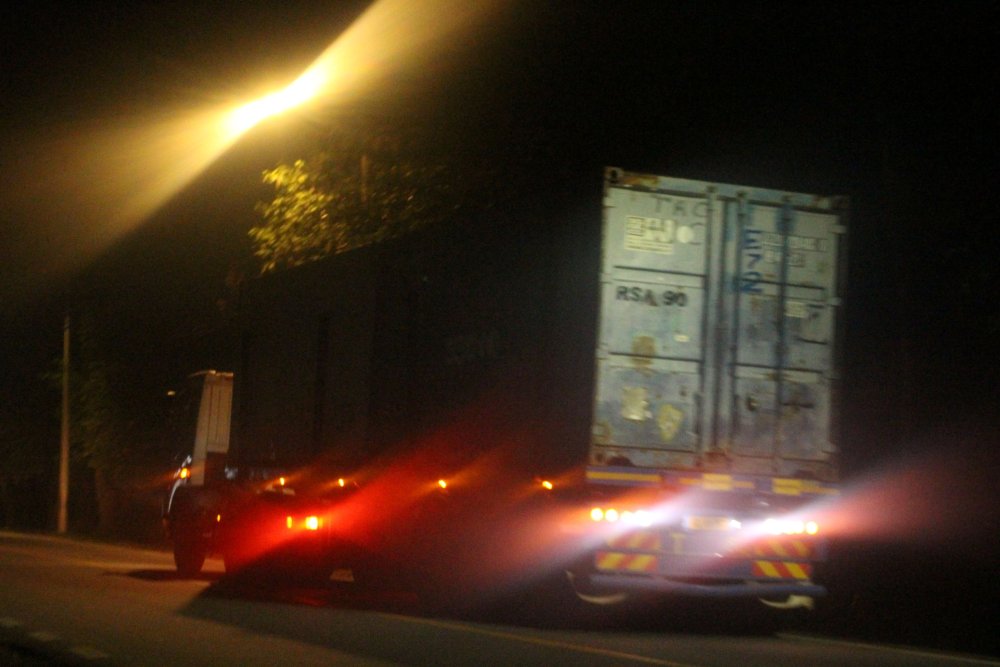 Late on Thursday, June 26, 2025, a long convoy of trucks was observed on the Rubavu-Musanze-Kigali road, transporting SAMIDRC equipment that had previously been used in the fight against the AFC/M23 alliance.