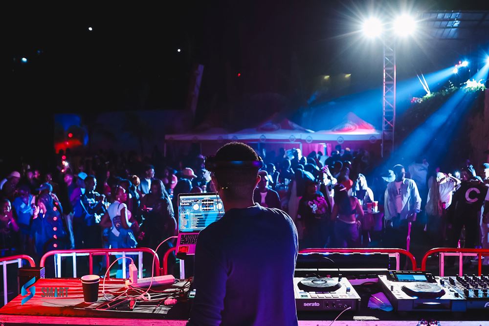 Under the new guidelines, all business establishments, including shopping centres, hotels, restaurants, bars, and nightclubs, will be allowed to operate until 3:00 am from Monday to Thursday. Venues are also permitted to remain open throughout the night on Fridays, weekends, and public holidays during the festive period.