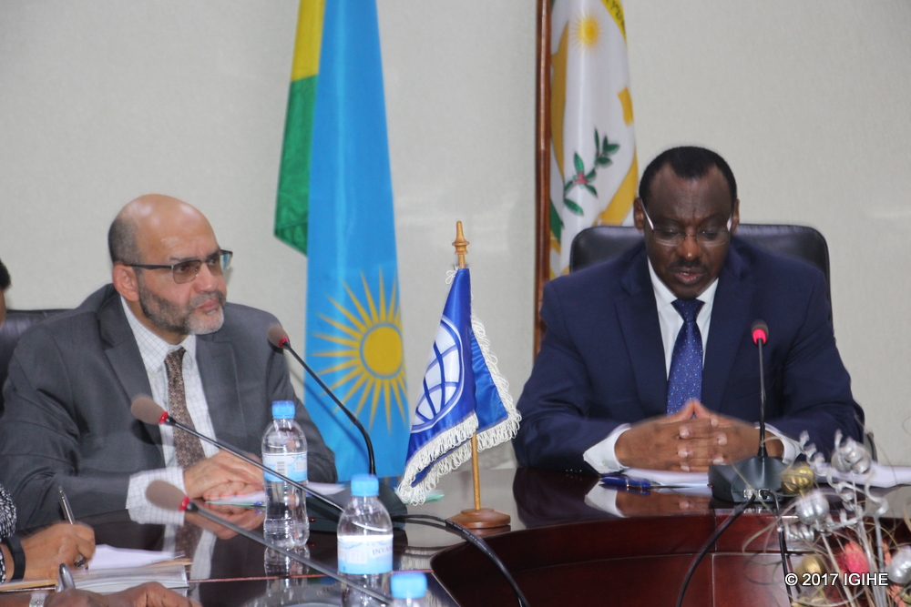 World Bank Country Manager for Rwanda Mr. Yasser El-Gammal and the Minister of Finance and Economic Planning Amb Claver Gatete signing agreement. 