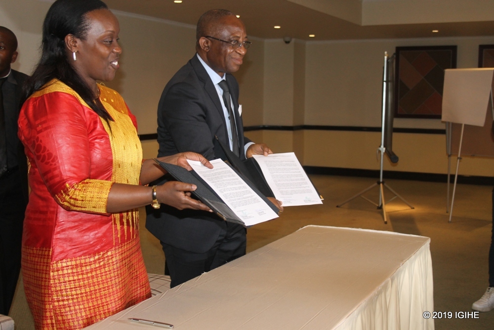 Both Ministers of Health signed a joint Communiqué after a one day meeting