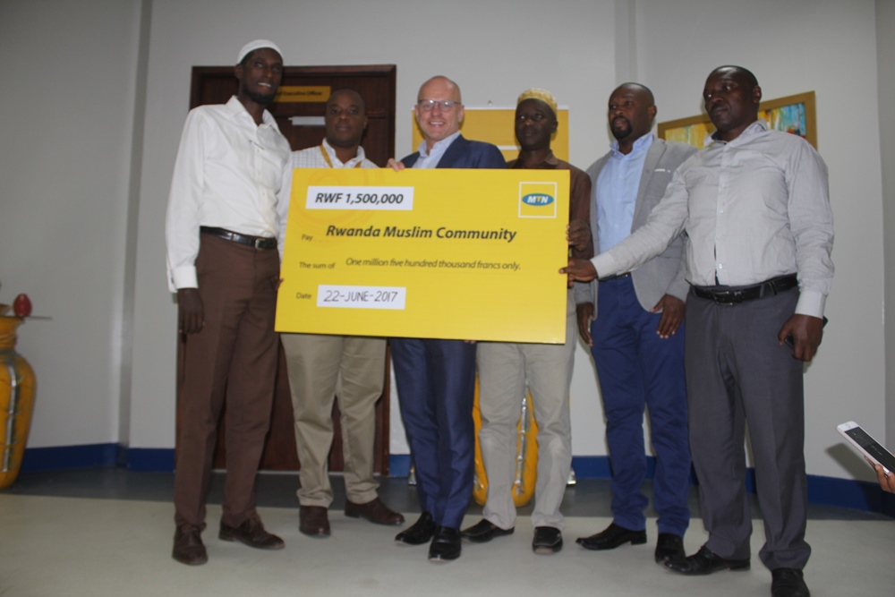 MTN Rwanda CEO, Mr Bart Hofker handing the donation to representatives of Rwanda Muslim Community.