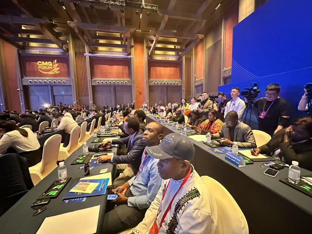 The forum brought together media professionals, scholars, government officials, and industry leaders from around the world.