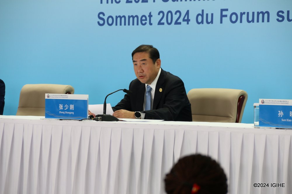 Zhang Shaogang, Vice Chairman of CCPIT addressing members of the press. 