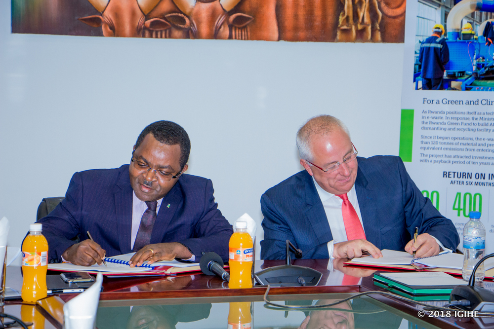 The Minister of Trade and Industry, Vincent Munyeshyaka and the Chief Executive Officer of Enviroserve sign contract