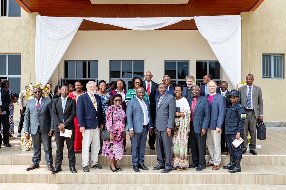 Participants of the inauguration ceremony in a group photo.