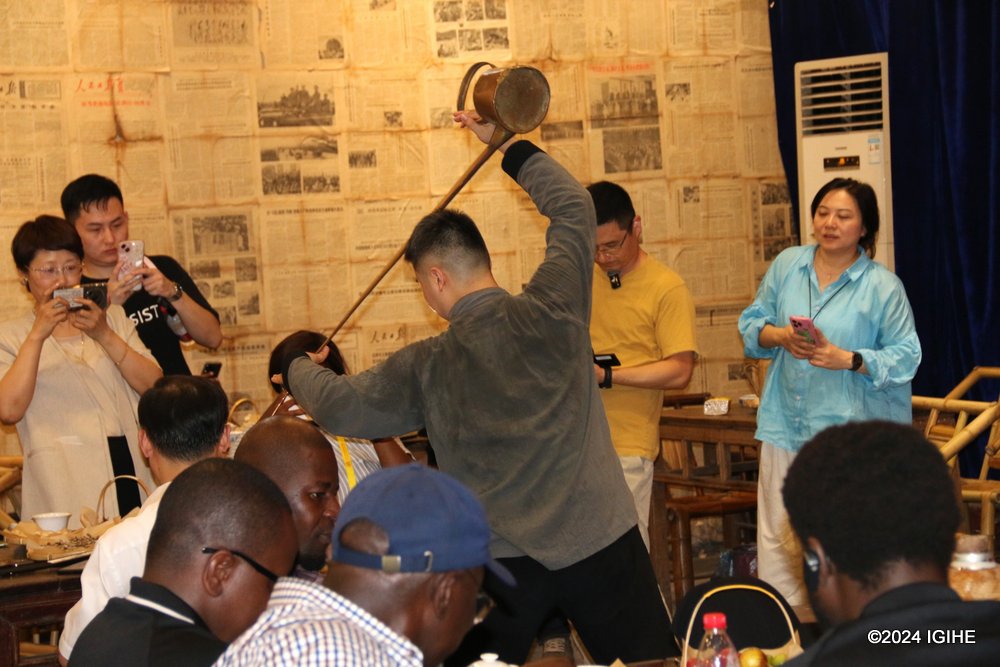 Visitors of the Mountain City Alley Traditional Style Area stand chance to experience Chongqing culture.