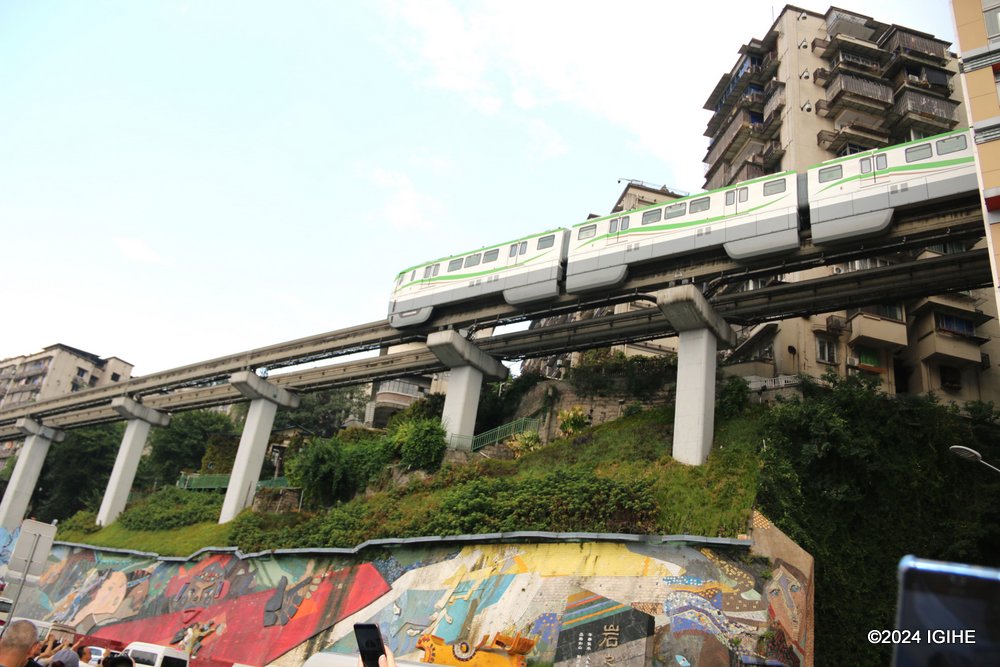 Named Liziba Station, China’s first through-building metro station, is located in Yuzhong District, Chongqing.