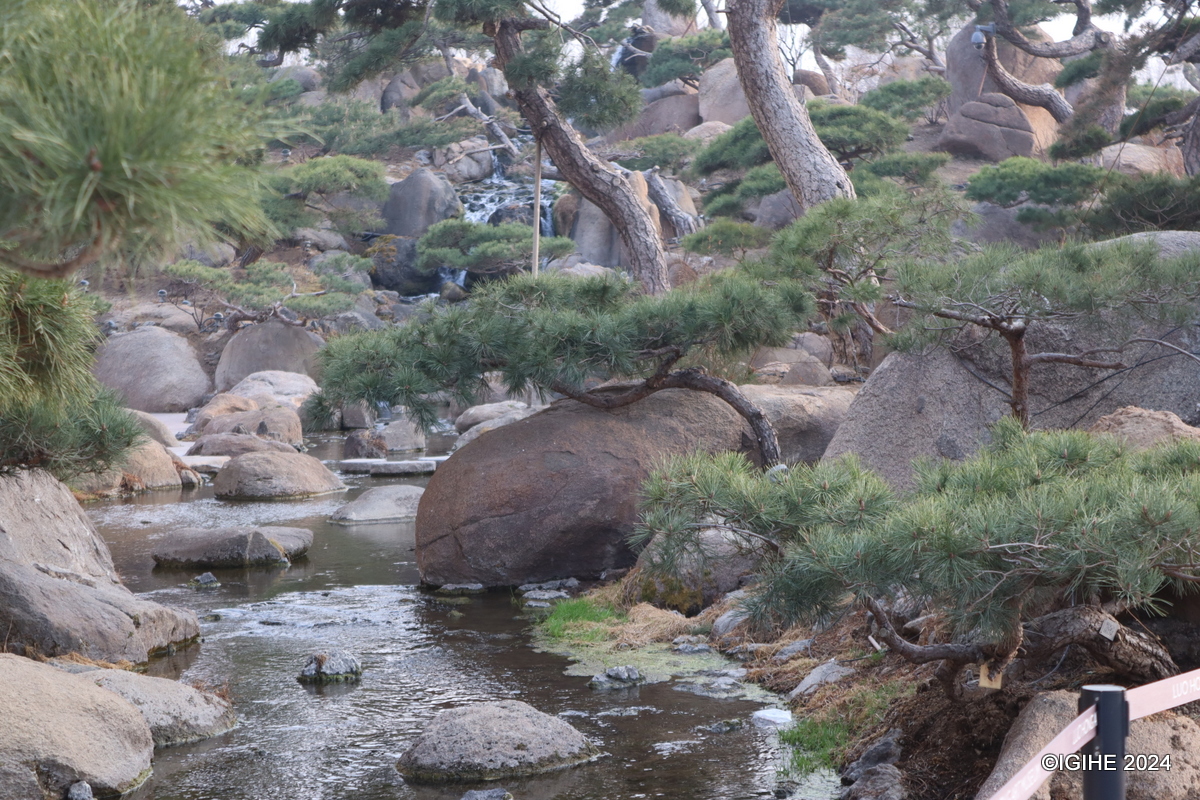 Adjacent to the exhibition hall lies the Oriental Garden Landscape Group.