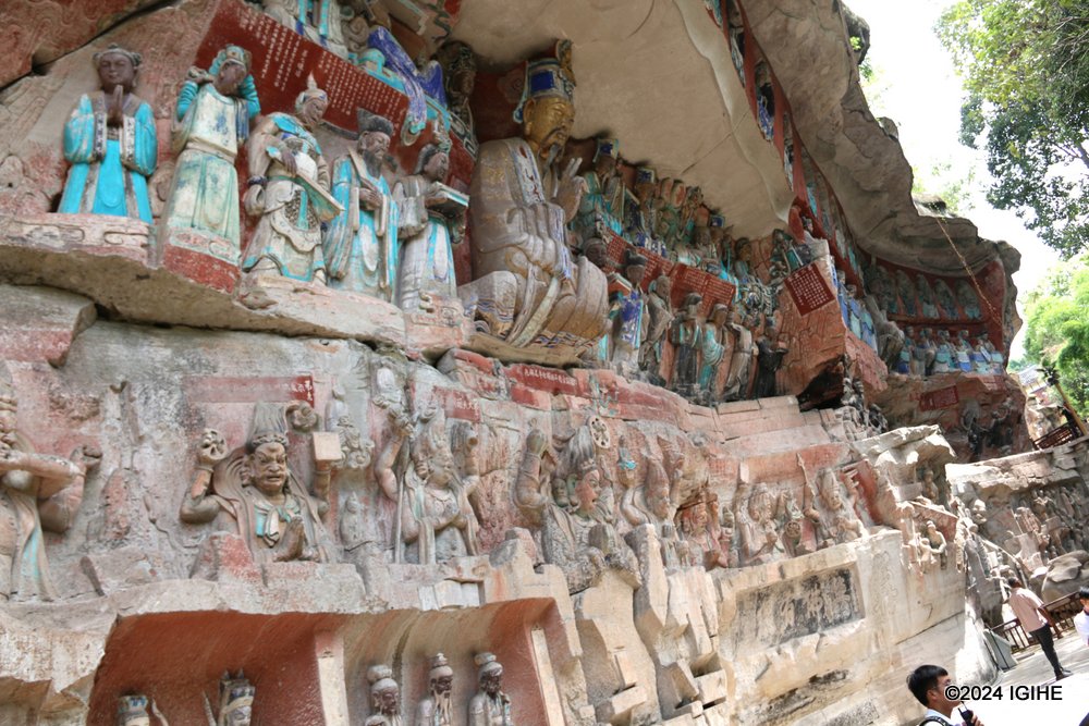 With a recorded history of over a millennium, the rock carvings were first built in the early Tang Dynasty.