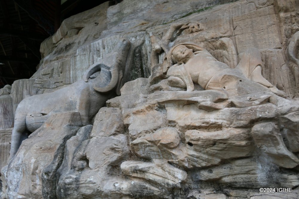 These magnificent carvings not only reflect religious beliefs but also showcase the vibrant culture of Bashu, the ancient name for the Sichuan and Chongqing regions.