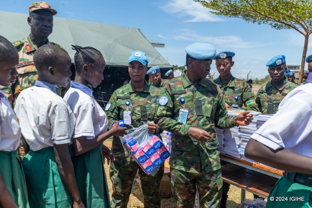 Rwandan soldiers donated sanitary pads to girls at Kapuri Primary school. 