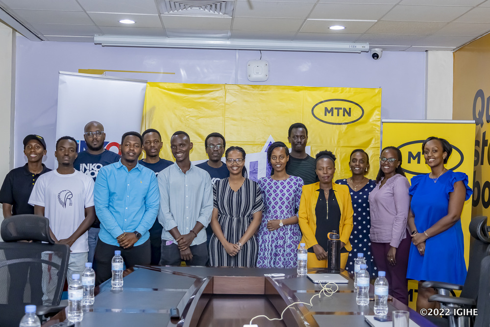 Finalists of Level Up your Biz Season 2 in a group photo with representatives from MTN Rwanda and Inkomoko. 