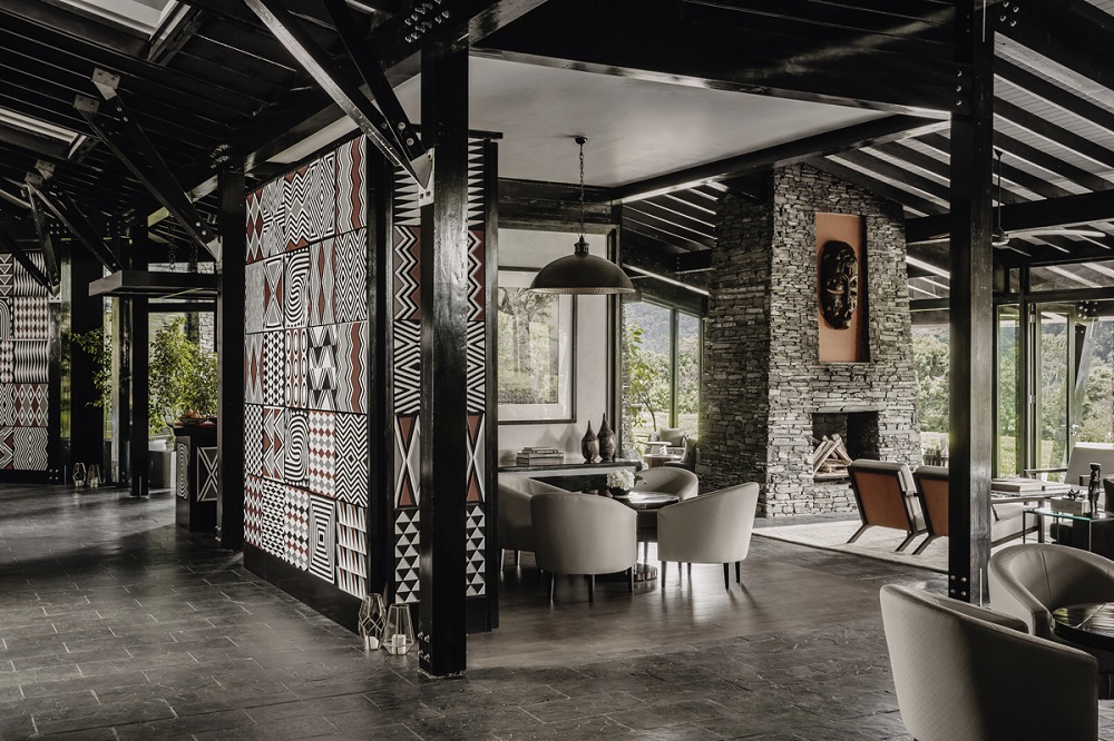 One&Only Nyungwe is also decorated with Rwandan cultural items including Imigongo paintings and other artworks. 