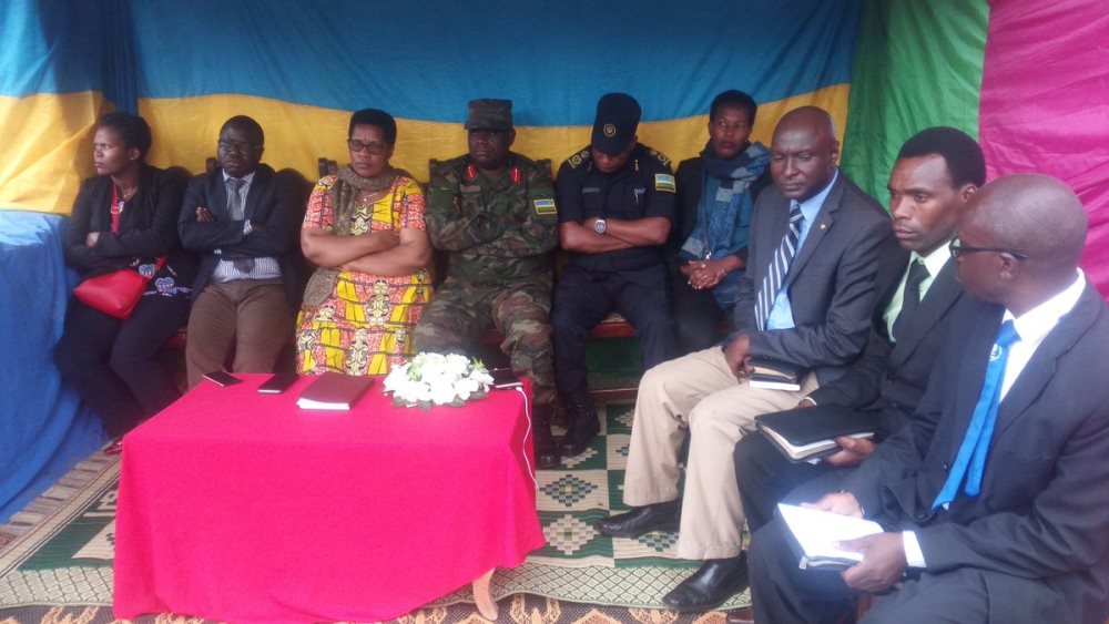 Officials joined Nyabimata Sector residents in the burial of 16 victims of the lightning