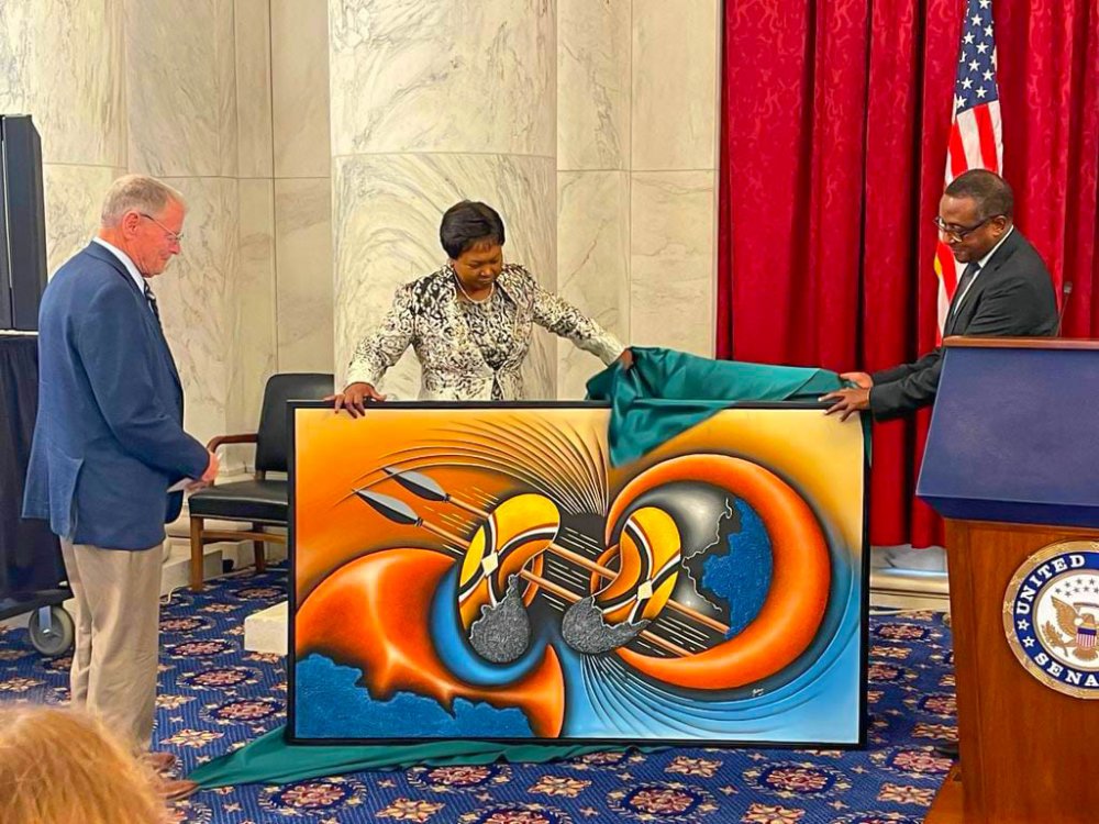 The Minister of Foreign Affairs and International Cooperation, Dr.Vincent Biruta and Rwanda's Ambassador to the US, Mathilde Mukantabana presenting a farewell gift to Senator Inhofe.