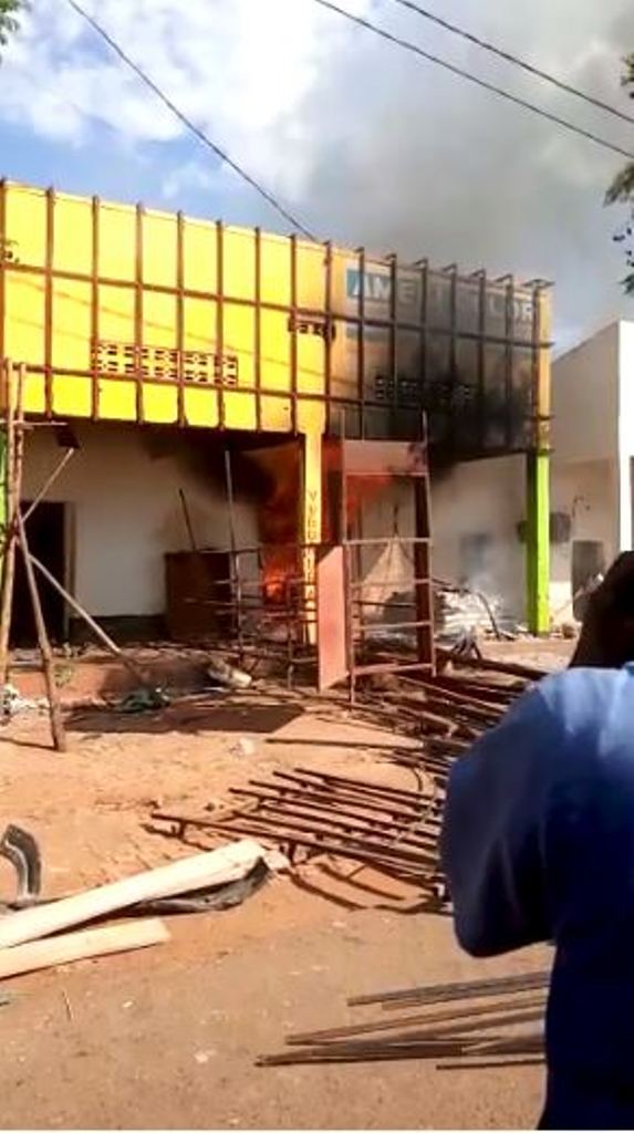 The Secretary-General of Nyarugunga Sector, Uwamahoro Geneviève, said they suspect the fire to have been caused by an electric short circuit.